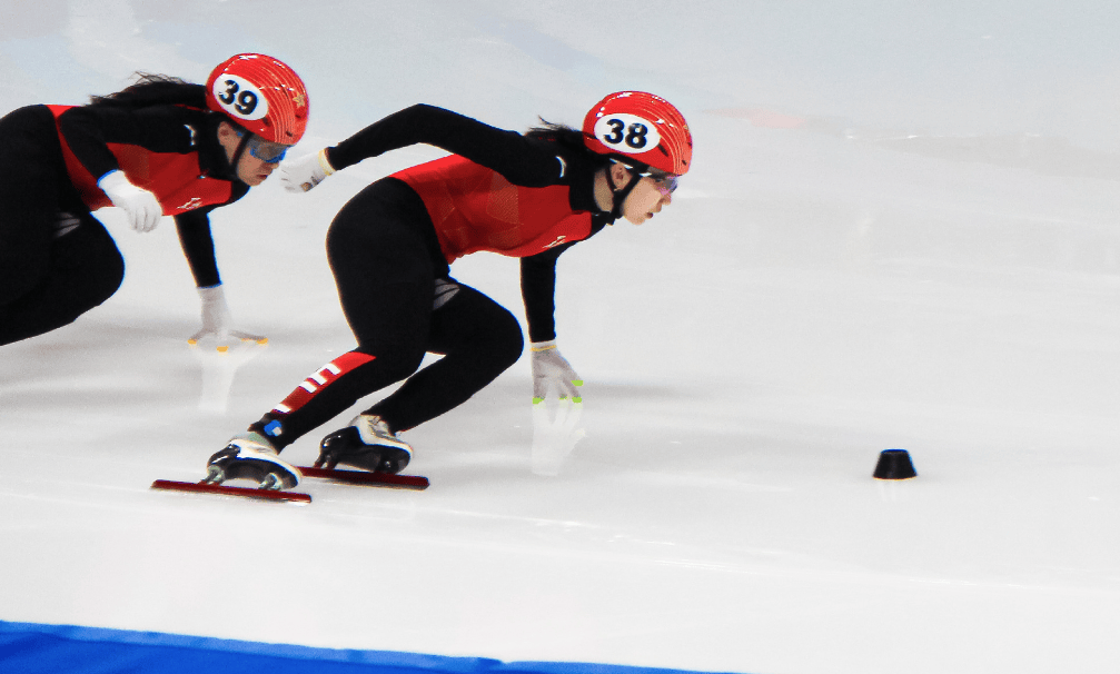 短道速滑选手突破自我夺得冠军