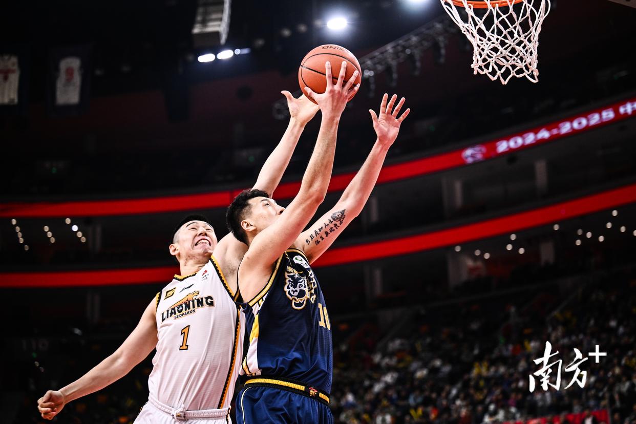 深圳队凭借外线射手获胜，在辽宁队主场击败对手的简单介绍