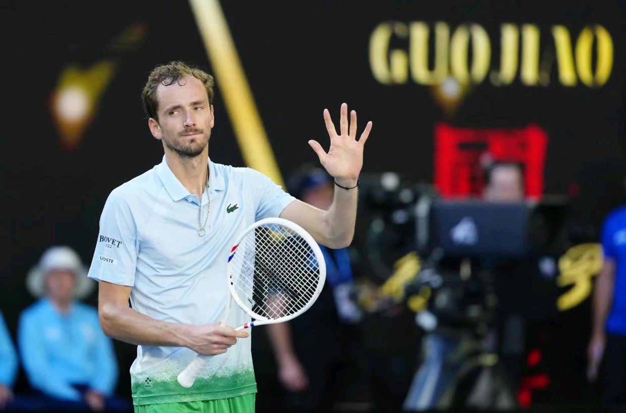 爱游戏在线-包含日本网球队逆转美国网球队，兹维列夫一己之力扛起全队的词条