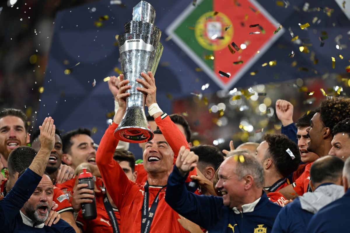 包含欧洲球队蓄势待发，努力夺取胜利的词条