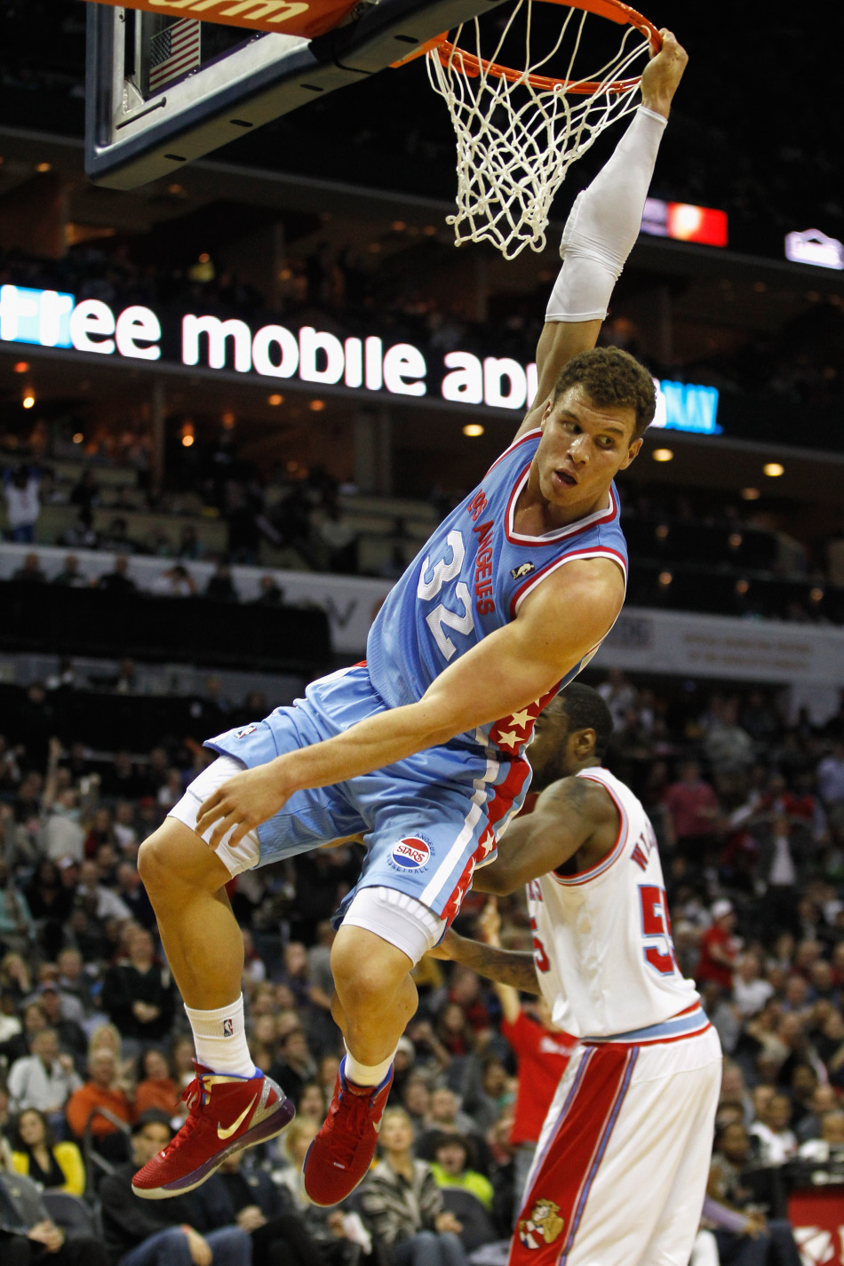 爱游戏入口-复仇之秋！山猫带领太阳队复仇快船队的简单介绍