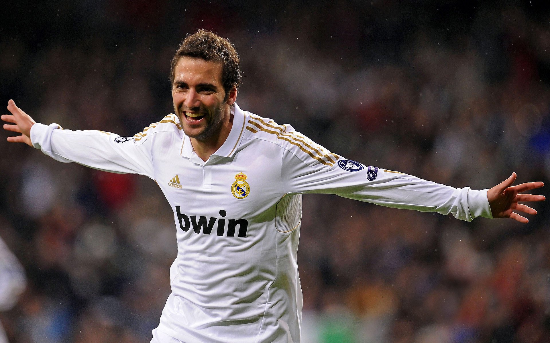 赛道上的独舞,弗拉霍维奇在F1街道赛之夜的统治性进攻