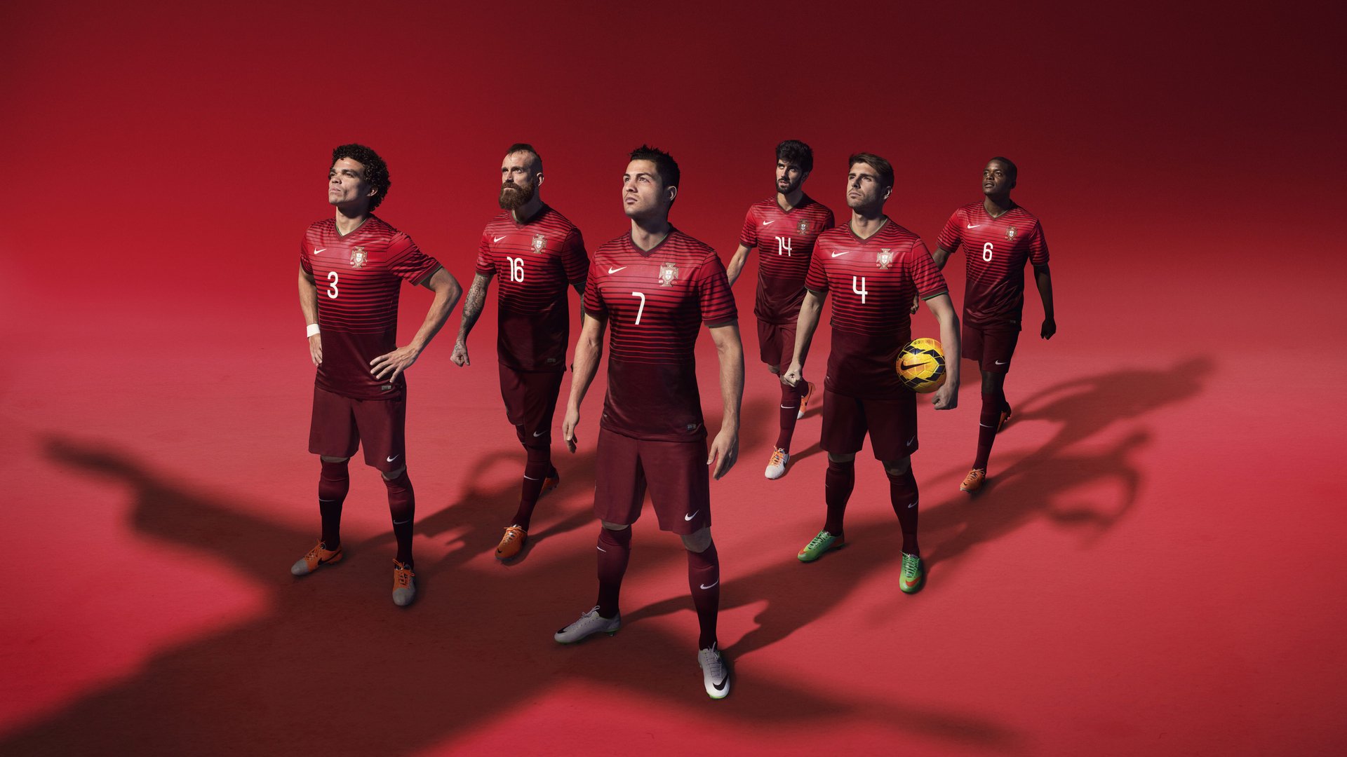 爱游戏官方入口-绿茵场外的战争，当欧冠决赛的星光，照亮伊朗与喀麦隆的荆棘之路